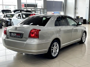 Седан Toyota Avensis 2004 года, 787000 рублей, Солонцы