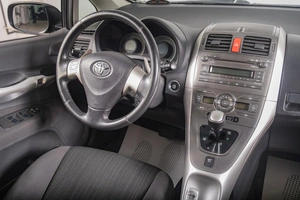 Хетчбэк Toyota Auris 2007 года, 699000 рублей, Томск