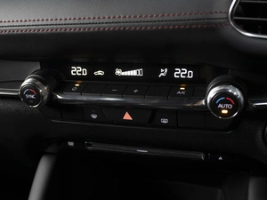 Хетчбэк Mazda 3 2022 года, 2250000 рублей, Омск
