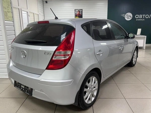 Хетчбэк Hyundai i30 2010 года, 680000 рублей, Ачинск