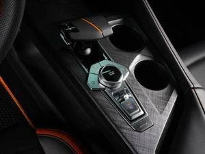 Лифтбек Changan UNI-V 2023 года, 2485000 рублей, Красный Пахарь