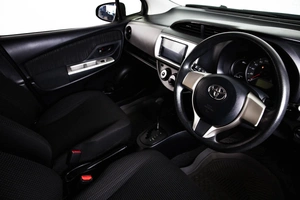 Хетчбэк Toyota Vitz 2016 года, 819000 рублей, Пермь