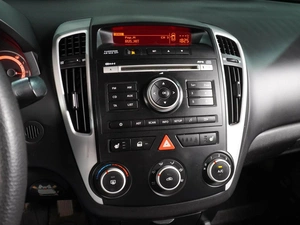 Универсал Kia Ceed 2010 года, 669000 рублей, Воронеж