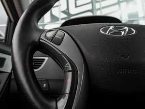 Седан Hyundai Elantra 2015 года, 1260000 рублей, Краснодар