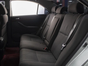 Седан Toyota Avensis 2004 года, 660000 рублей, Омск