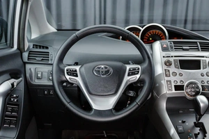 Минивэн Toyota Verso 2011 года, 1249000 рублей, Красноярск