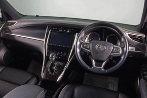 Внедорожник Toyota Harrier 2018 года, 2959000 рублей, Сургут