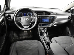 Седан Toyota Corolla 2018 года, 1698100 рублей, Казань