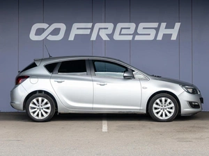 Хетчбэк Opel Astra 2012 года, 895000 рублей, Краснодар