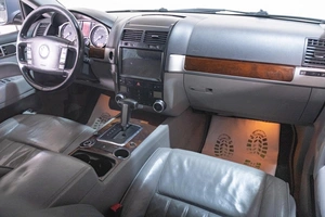 Внедорожник Volkswagen Touareg 2008 года, 1269000 рублей, Томск