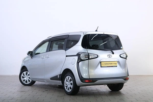 Минивэн Toyota Sienta 2015 года, 1199000 рублей, Омск