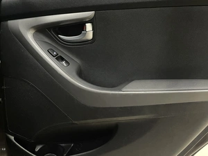 Седан Hyundai Elantra 2015 года, 1187000 рублей, Солонцы