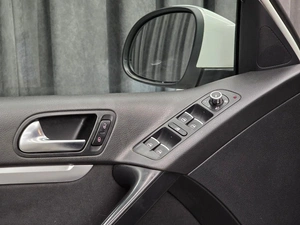 Внедорожник Volkswagen Tiguan 2011 года, 1150000 рублей, Красноярск