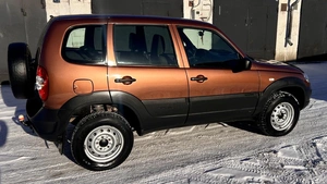 Внедорожник Chevrolet Niva 2018 года, 750000 рублей, Красноярск