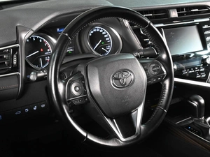 Седан Toyota Camry 2018 года, 3010000 рублей, Ростов-на-Дону