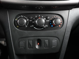 Седан Renault Logan Stepway 2022 года, 1389000 рублей, Аксай