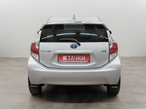 Хетчбэк Toyota Prius C 2016 года, 1275000 рублей, Красноярск