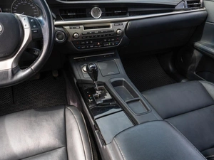 Седан Lexus ES 2013 года, 2299000 рублей, Саратов