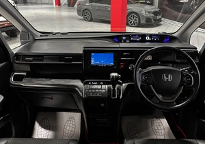 Минивэн Honda Stepwgn Spada 2015 года, 1947000 рублей, Красноярск