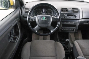 Хетчбэк Skoda Fabia 2012 года, 899000 рублей, Красноярск