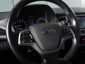 Седан Hyundai Solaris 2019 года, 1360000 рублей, Минеральные Воды