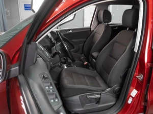 Внедорожник Volkswagen Tiguan 2012 года, 1449000 рублей, Тюмень