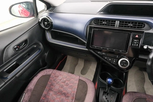 Хетчбэк Toyota Aqua 2016 года, 1109000 рублей, Красноярск