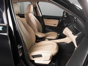 Внедорожник BMW X1 2017 года, 2265000 рублей, Красный Пахарь