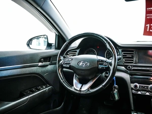 Седан Hyundai Elantra 2019 года, 1579000 рублей, Красноярск