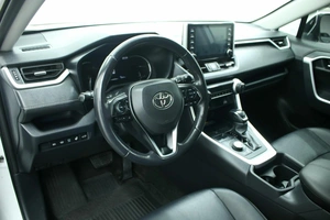 Внедорожник Toyota RAV4 2021 года, 3450000 рублей, Красноярск