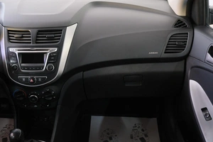 Хетчбэк Hyundai Solaris 2015 года, 989000 рублей, Омск