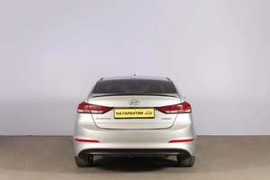 Седан Hyundai Elantra 2015 года, 1289000 рублей, Новосибирск
