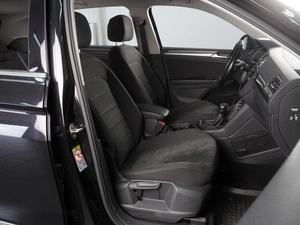 Внедорожник Volkswagen Tiguan 2018 года, 2876000 рублей, Красный Пахарь
