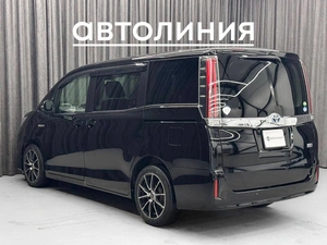 Минивэн Toyota Noah 2020 года, 1950000 рублей, Красноярск