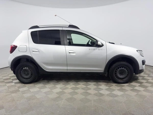 Хетчбэк Renault Sandero 2017 года, 914100 рублей, Казань