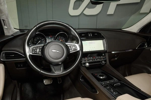 Внедорожник Jaguar F-Pace 2019 года, 3189000 рублей, Ульяновск