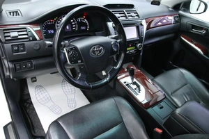 Седан Toyota Camry 2014 года, 1883000 рублей, Солонцы