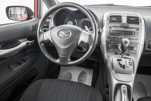 Хетчбэк Toyota Auris 2007 года, 699000 рублей, Барнаул