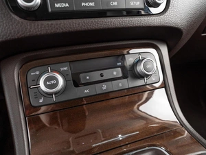 Внедорожник Volkswagen Touareg 2015 года, 2649000 рублей, Тюмень