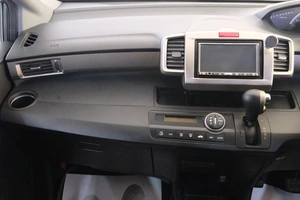 Минивэн Honda Freed 2010 года, 1019000 рублей, Омск