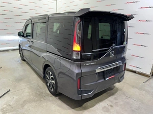 Минивэн Honda Stepwgn Spada 2021 года, 2300000 рублей, Красноярск
