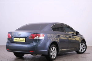 Седан Toyota Avensis 2009 года, 1159000 рублей, Омск