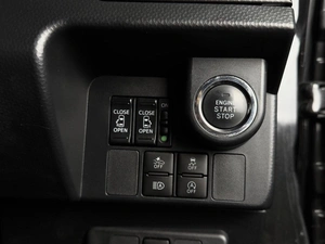 Минивэн Toyota Roomy 2018 года, 1280000 рублей, Нижневартовск