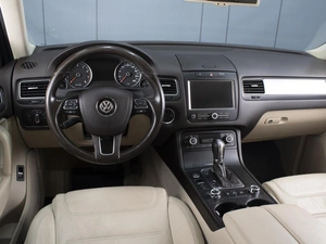 Внедорожник Volkswagen Touareg 2014 года, 2470000 рублей, Омск