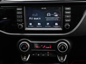 Седан Kia Rio 2018 года, 1499000 рублей, Кирилловка