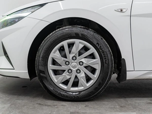 Седан Hyundai Elantra 2021 года, 2015000 рублей, Красноярск