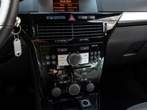 Хетчбэк Opel Astra GTC 2011 года, 710000 рублей, Краснодар