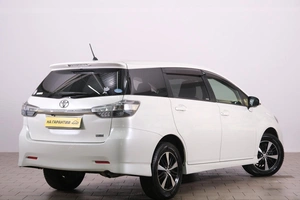 Минивэн Toyota Wish 2017 года, 2019000 рублей, Омск