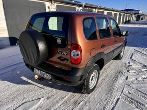 Внедорожник Chevrolet Niva 2018 года, 750000 рублей, Красноярск