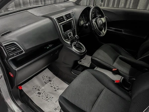 Хетчбэк Toyota Ractis 2012 года, 849000 рублей, Красноярск